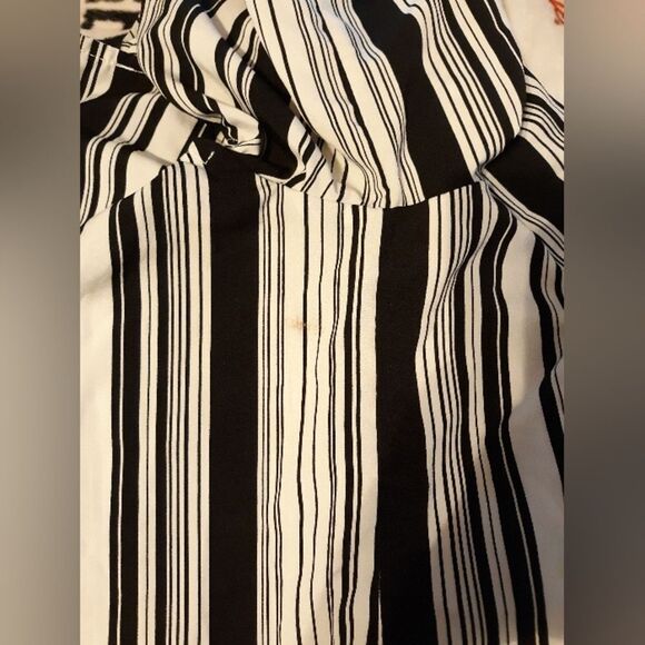 Crave Fame by Almost Famous cold shoulder top - Picture 4 of 5